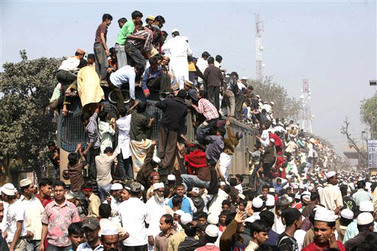 Overcrowded-train-in-India.jpg